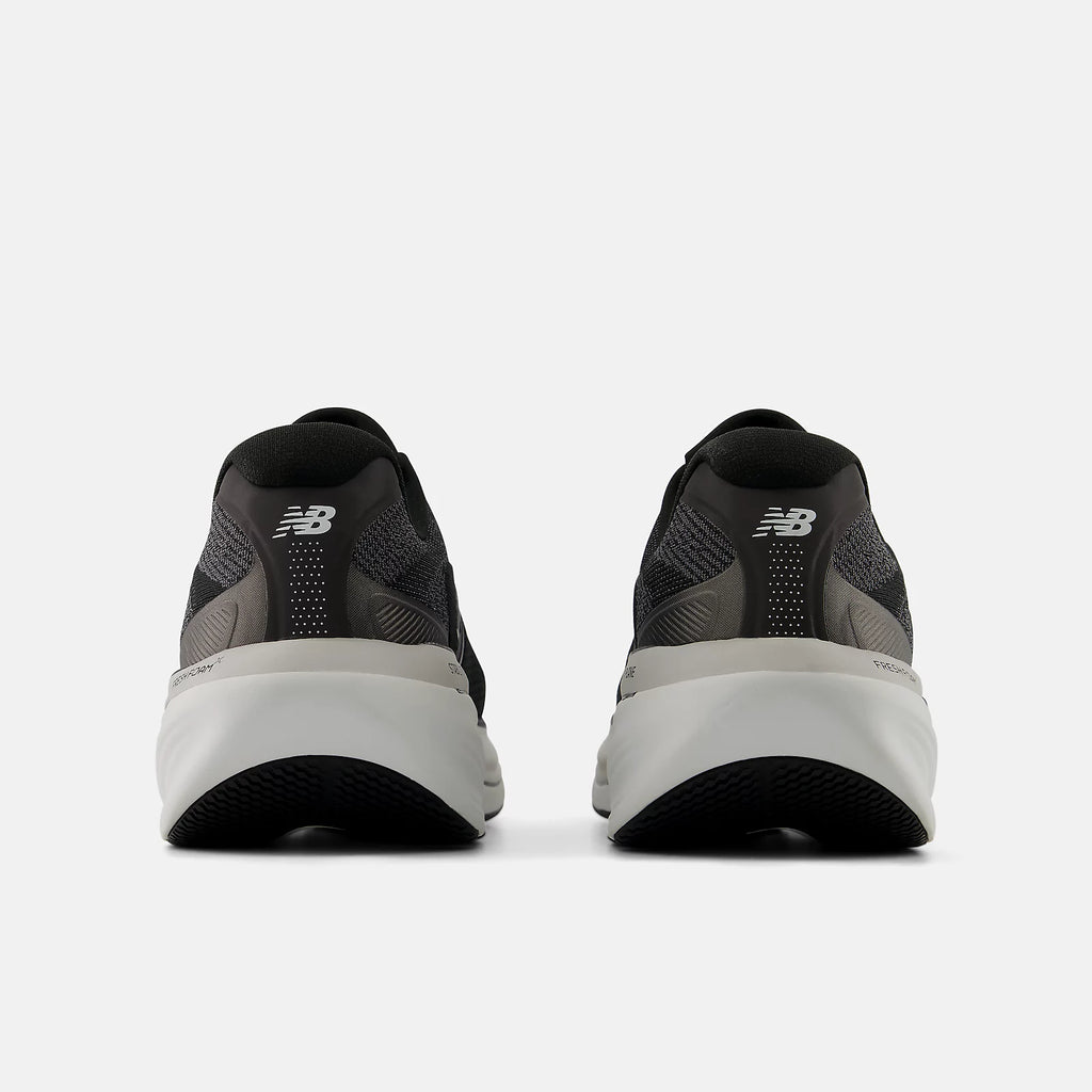 New Balance Men's 860v15